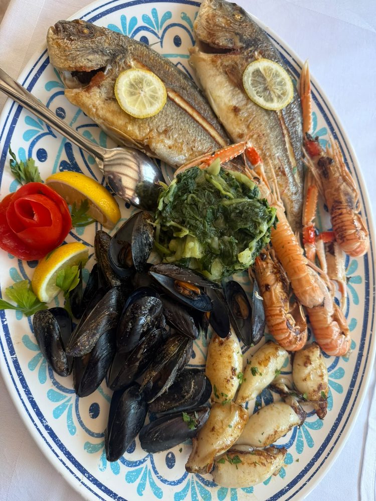 Grilled fish plate with mussels